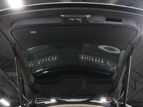 Used 2018 Land Rover Range Rover Velar S image 24