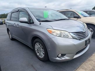 Used 2013 Toyota Sienna XLE w/ Entertainment Pkg FWD video 2