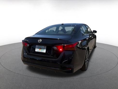 Used 2025 Nissan Altima 2.5 SV FWD image 15