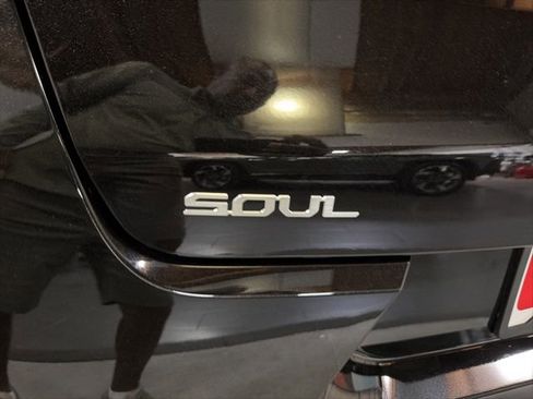 Used 2025 Kia Soul LX FWD image 14