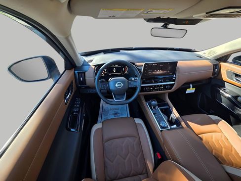 New 2026 Nissan Pathfinder Platinum image 18