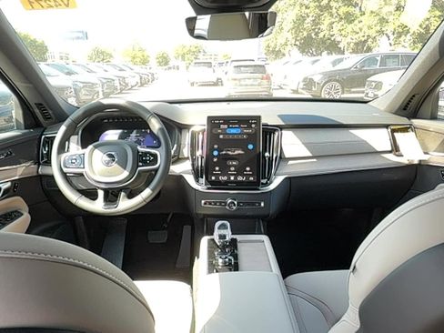 New 2026 Volvo XC90 B5 Core image 17