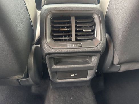 Used 2025 Volkswagen Taos SE image 24