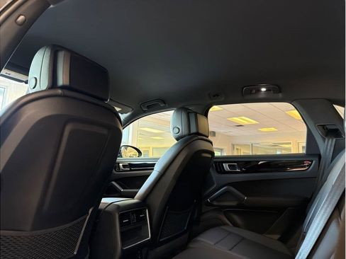 Used 2020 Porsche Cayenne AWD/4WD image 35
