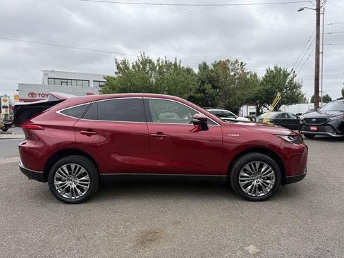 Used 2021 Toyota Venza Limited image 22