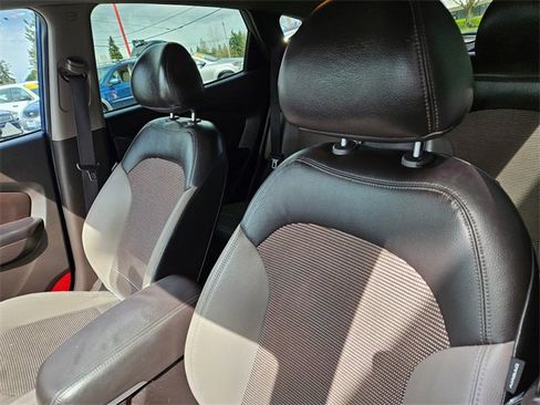 Used 2011 Hyundai Tucson GLS image 12