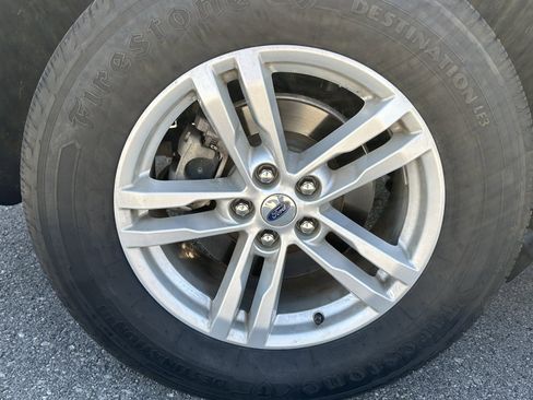 Used 2022 Ford Explorer XLT w/ Equipment Group 202A AWD/4WD image 14