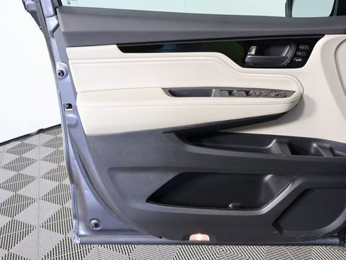 Used 2025 Honda Odyssey Touring image 11