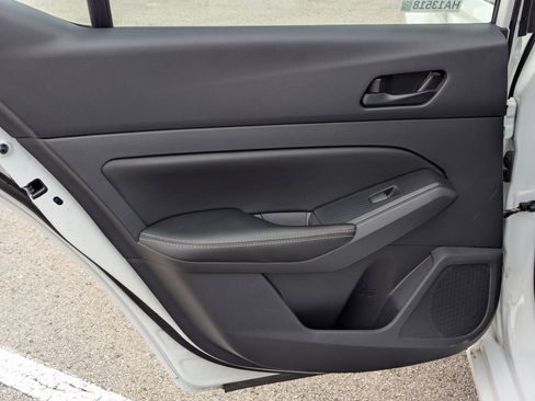 Used 2025 Nissan Altima 2.5 SV image 16