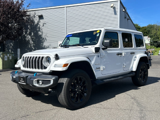 Used 2024 Jeep Wrangler Unlimited Sahara w/ Technology Group AWD/4WD image 6