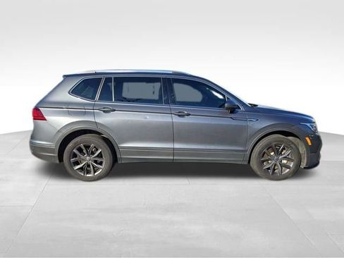 Certified 2022 Volkswagen Tiguan SE w/ Panoramic Sunroof Package image 8