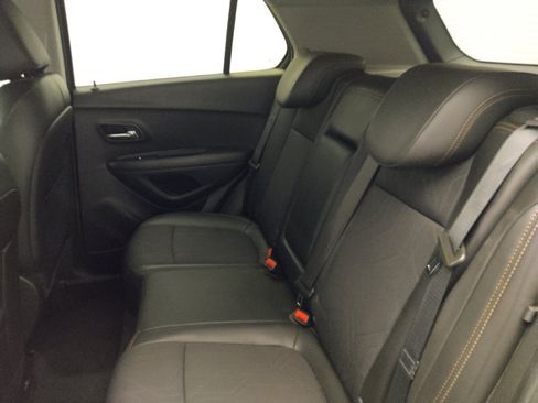 Used 2020 Chevrolet Trax LT w/ LT Convenience Package FWD image 18