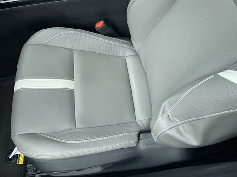 Used 2025 Toyota Camry SE image 11