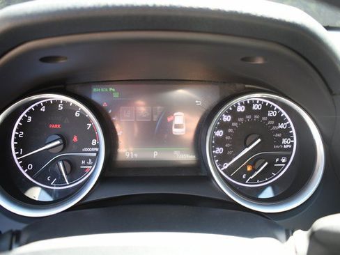 Certified 2018 Toyota Camry XLE FWD image 32