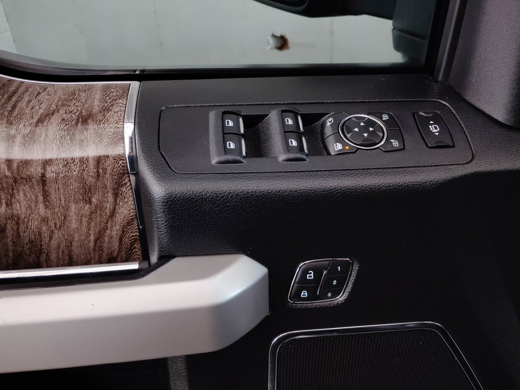 Used 2019 Ford F250 Lariat w/ Lariat Ultimate Package AWD/4WD image 23