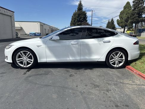 Used 2015 Tesla Model S 70 RWD image 8