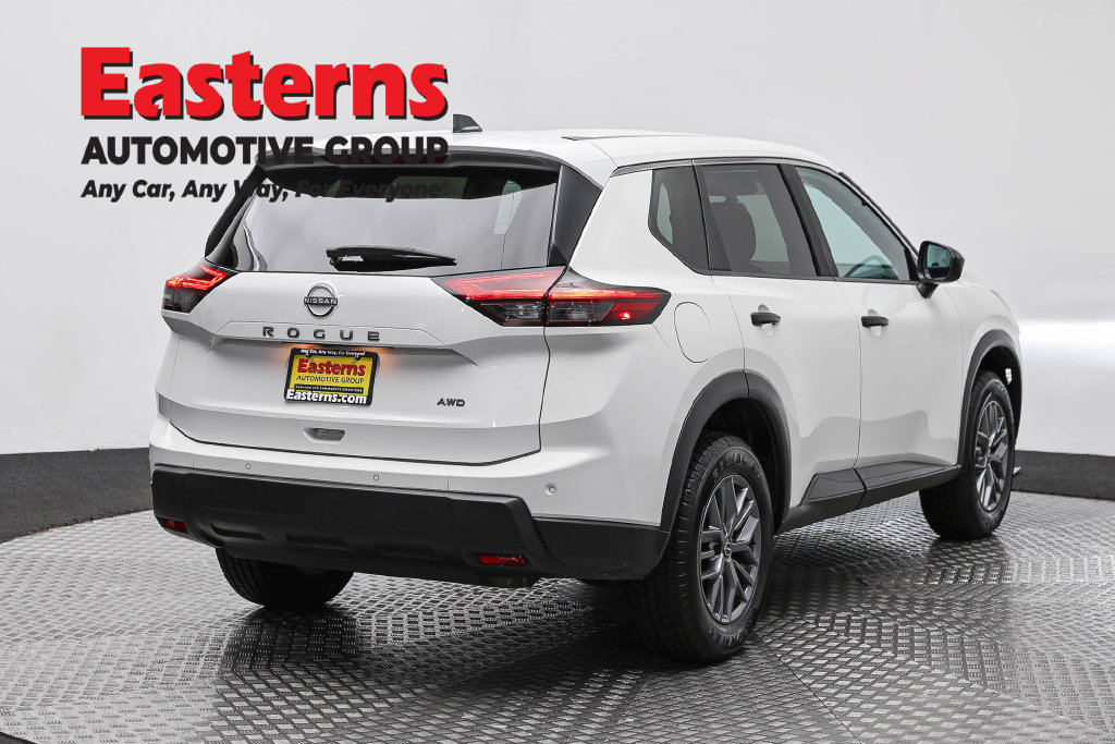 Used 2024 Nissan Rogue S AWD/4WD image 6