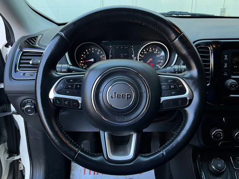 Used 2018 Jeep Compass Latitude AWD/4WD image 19