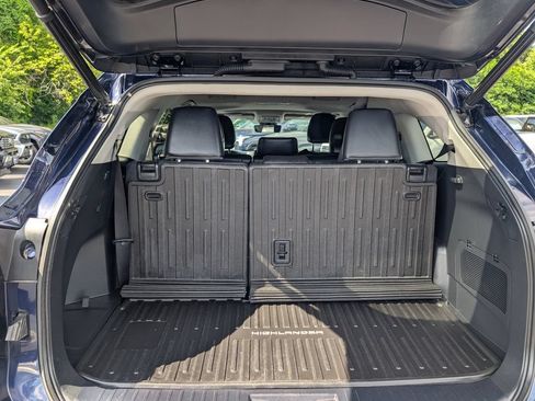 Used 2023 Toyota Highlander XLE FWD image 17