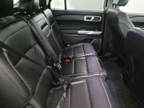Used 2022 Ford Explorer XLT w/ Equipment Group 202A image 19