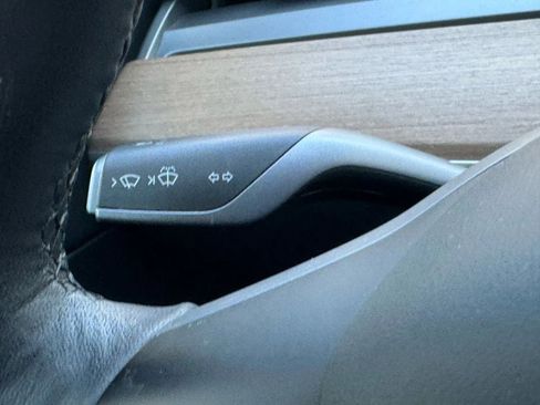 Used 2023 Tesla Model Y 2WD image 33