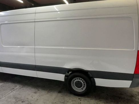 Used 2022 Mercedes-Benz Sprinter 2500 image 11