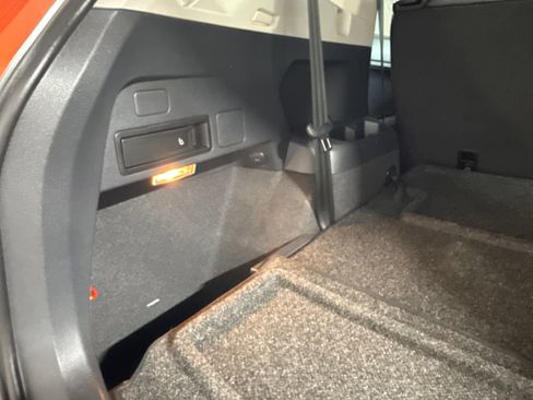 Used 2019 Volkswagen Tiguan SE w/ Panoramic Sunroof Package FWD image 39
