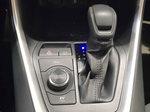 Certified 2022 Toyota RAV4 XLE w/ Convenience Package AWD/4WD image 17
