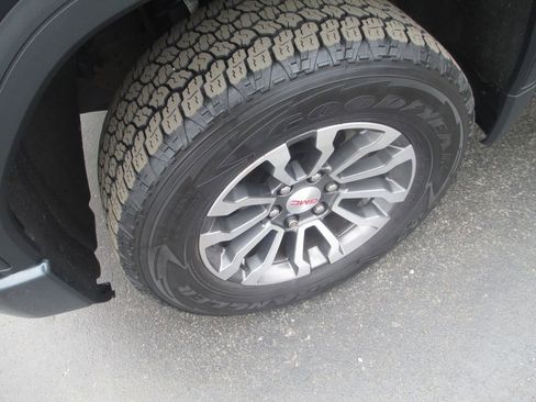 Used 2019 GMC Sierra 1500 AT4 w/ AT4 Preferred Package AWD/4WD image 16