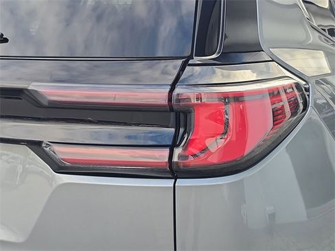 Certified 2025 GMC Acadia Elevation image 8