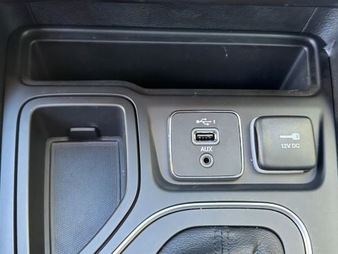 Used 2021 Jeep Cherokee Latitude Plus image 27