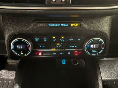 Used 2020 Ford Escape Titanium image 29