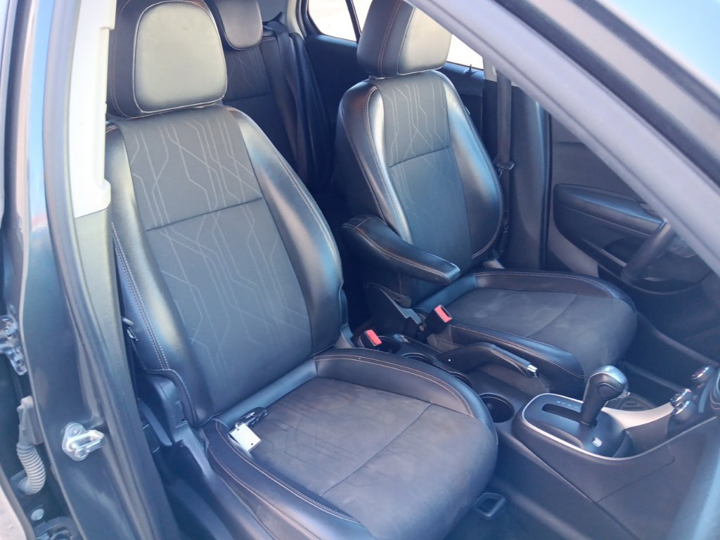 Used 2018 Chevrolet Trax LT w/ LT Convenience Package FWD image 34