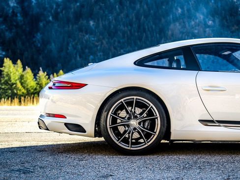 Used 2018 Porsche 911 Carrera T image 9