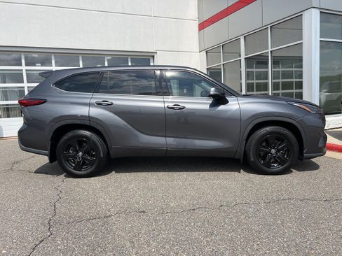 Used 2021 Toyota Highlander L AWD/4WD image 6