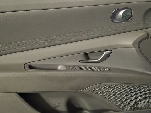 Used 2023 Hyundai Elantra SEL FWD image 14