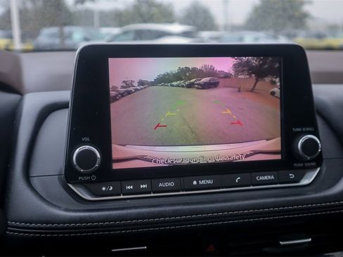 Used 2022 Nissan Rogue SV w/ SV Premium Package image 18