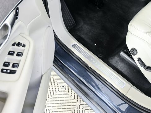 Used 2024 Volvo XC90 B6 Plus w/ Protection Package Premier image 10