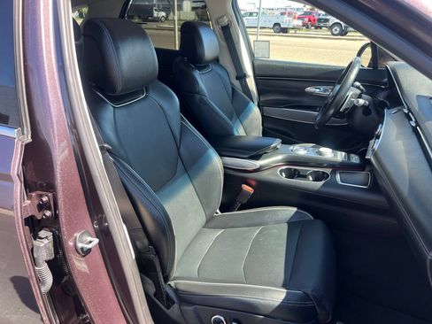 Used 2023 Genesis GV70 2.5T w/ Advanced Package AWD/4WD image 39