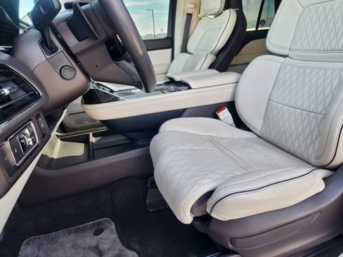 Used 2022 Lincoln Navigator Black Label image 11
