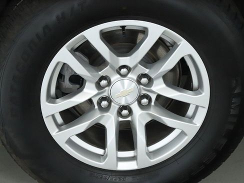 Used 2023 Chevrolet Suburban LT image 12