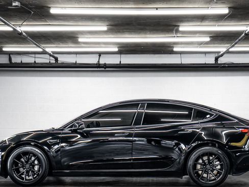 Used 2023 Tesla Model 3 Standard Range image 2