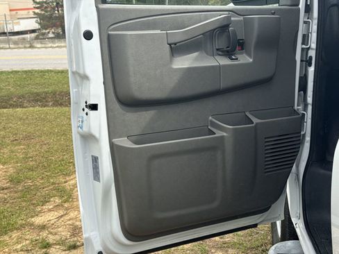 Used 2024 GMC Savana 2500 w/ Driver Convenience Package image 14