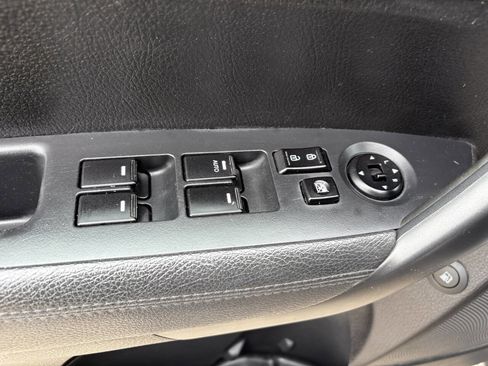 Used 2012 Kia Sorento LX w/ Third Row Pkg image 28