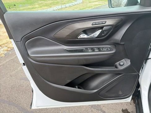 Used 2022 GMC Terrain SLT image 21