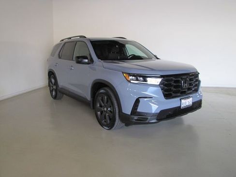 Certified 2025 Honda Pilot Sport image 3