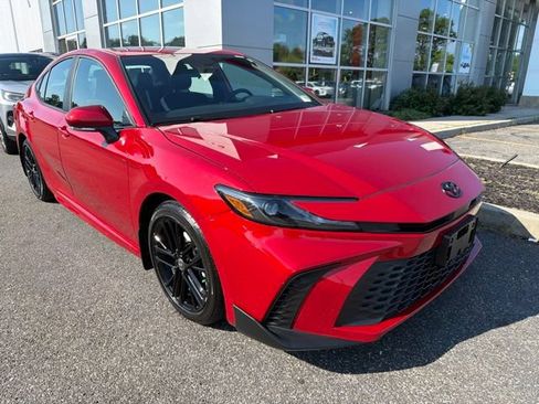 Used 2025 Toyota Camry SE FWD image 2