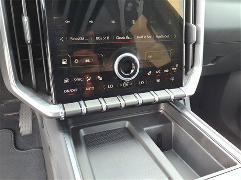 Used 2025 GMC Acadia Elevation image 12