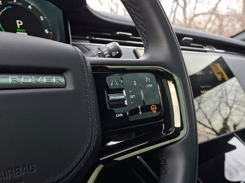 Used 2025 Land Rover Range Rover Sport Dynamic SE image 23