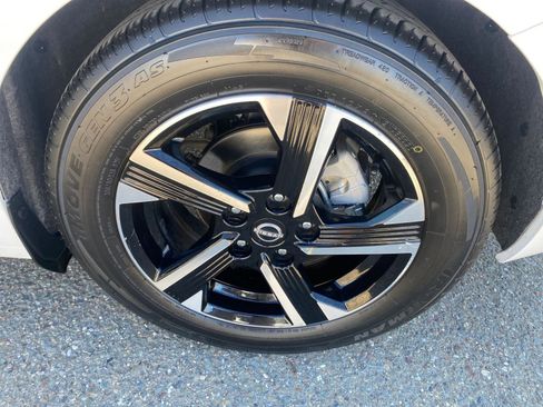 Used 2025 Nissan Sentra SV image 30